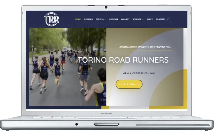 Aito web realizzato per torino road runners Associazione di Corsa dilettantistica Torino. Nella foto un schermata della home del sito vista da un Macbook pro