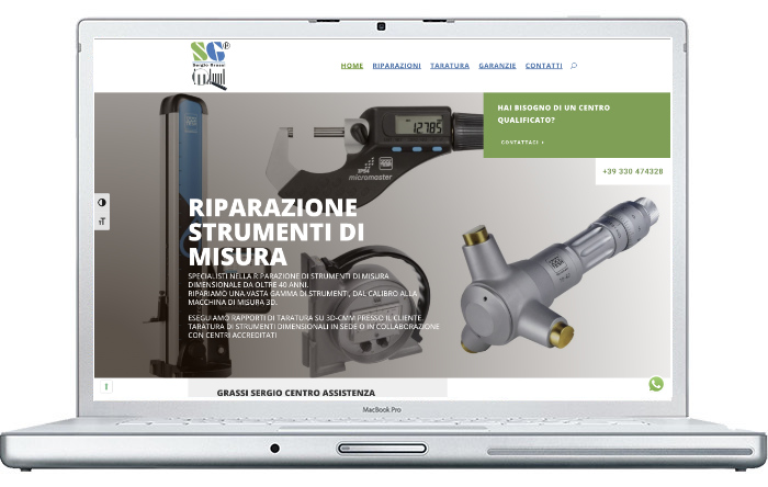 Nell'immegine un notebook con sullo schermo la home page del sito SG Centro assistenza riparazione strumenti di misura.